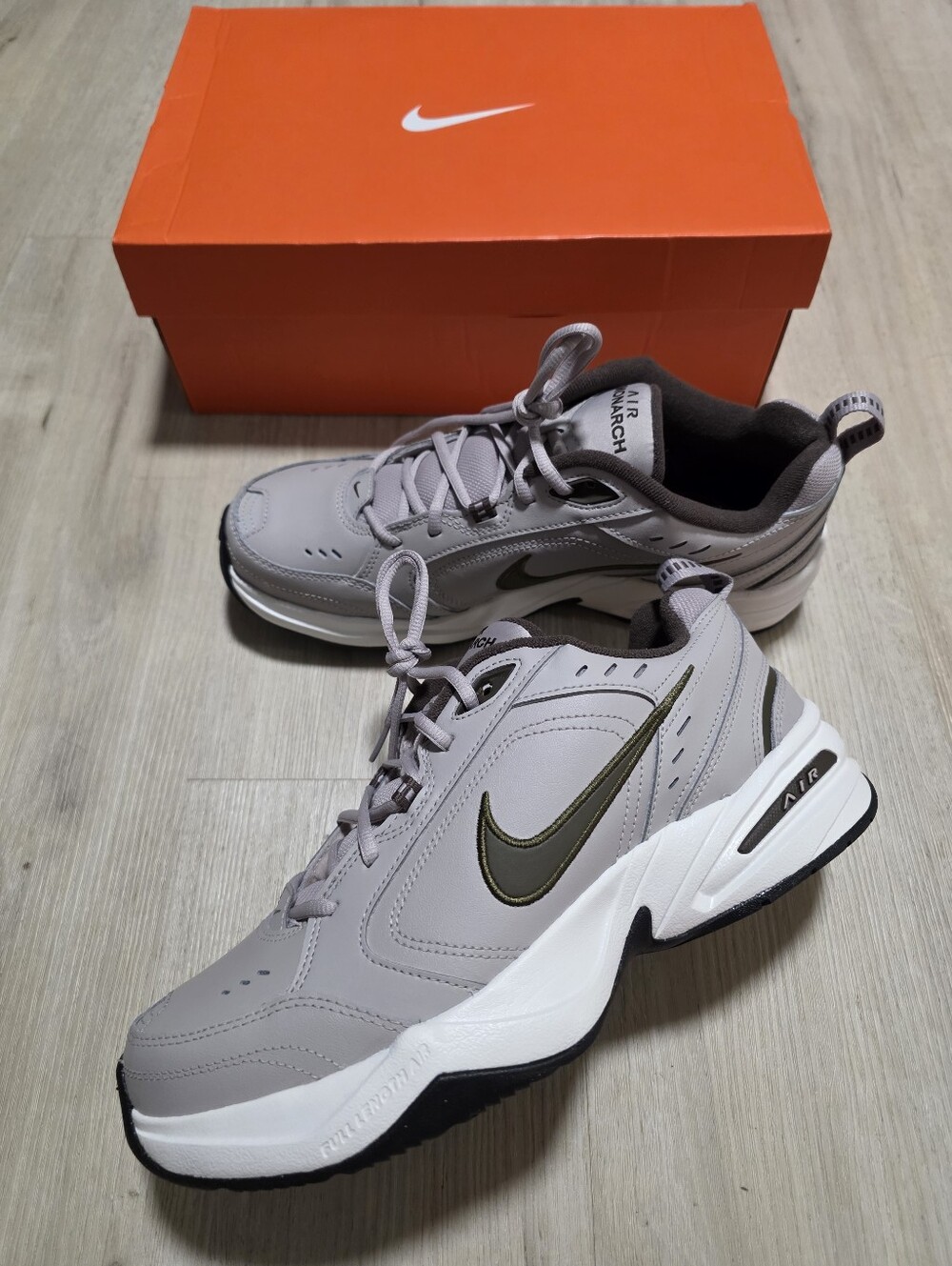 Nike Air Monarch IV Training Shoes Men's Size 11 Moon Particle/Dark Hazel-Black